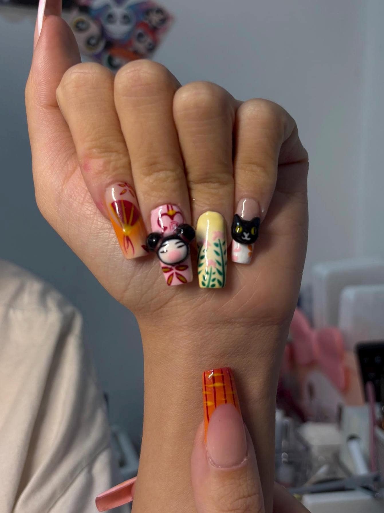 Handmade press-on nails by Pucca and Garu/ Faux ongles "press-on" faits main à l'effigie de Pucca et Garu.