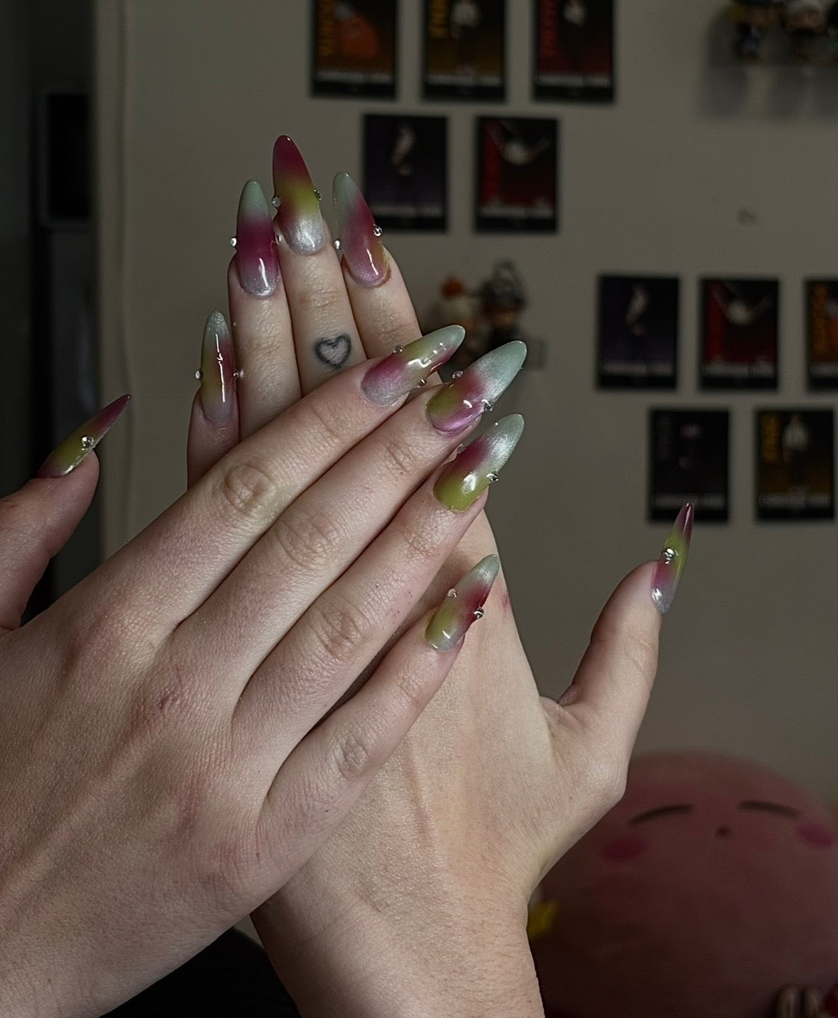 Press-on nails" cat eye, green and burgundy airbrush gradient/ faux ongle "press on nails" cat eye, dégradé vert et bordeaux au airbrush
