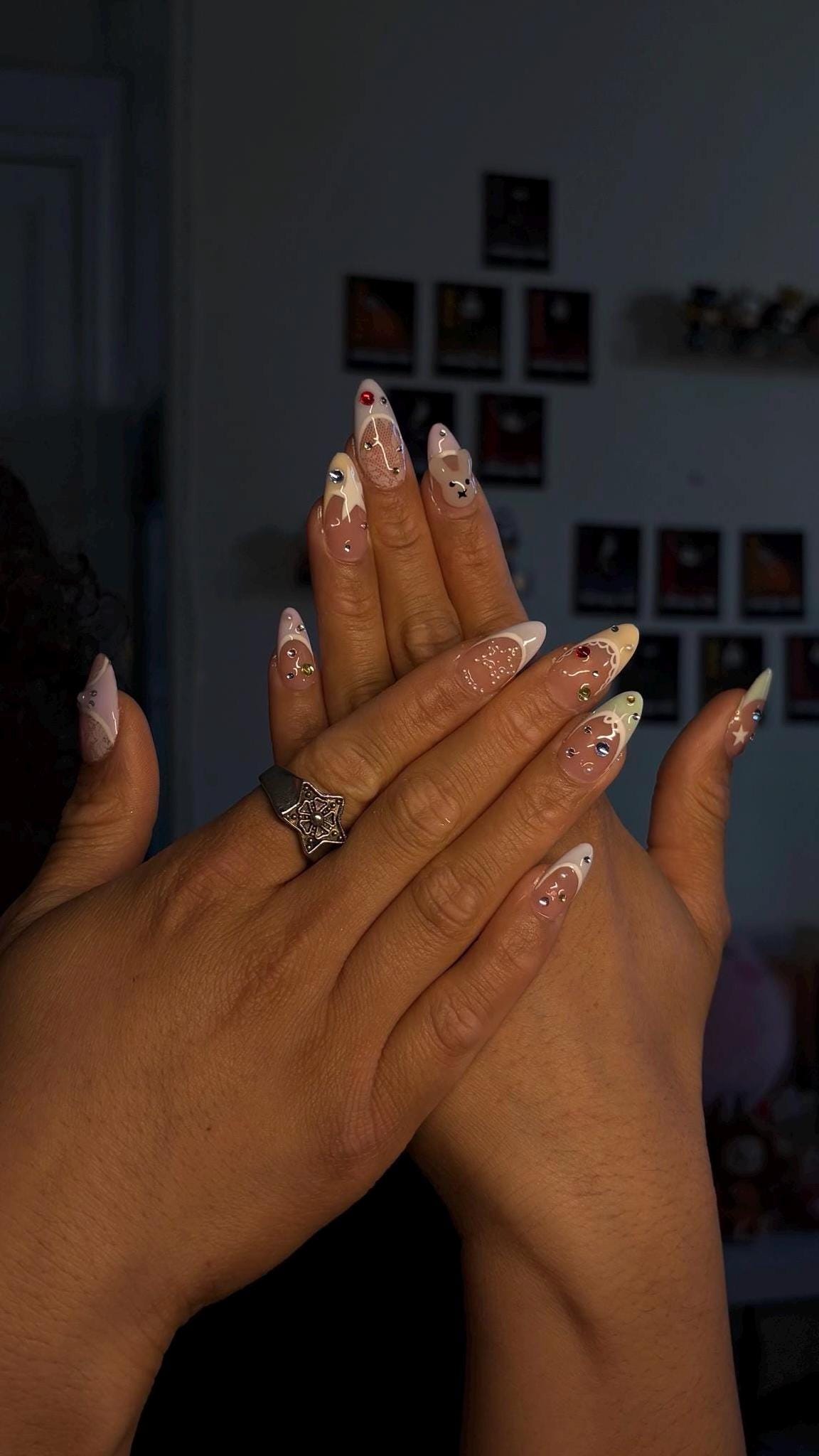 Press on double French nails in pastel and white, with rhinestones and 3D Miffy/ Faux ongles "press-on" double French en tons pastel et blanc, avec strass et Miffy en 3D.